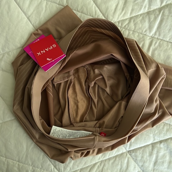 Spanx Thinstincts 2.0 Firm Control NWT medium - Picture 14 of 15